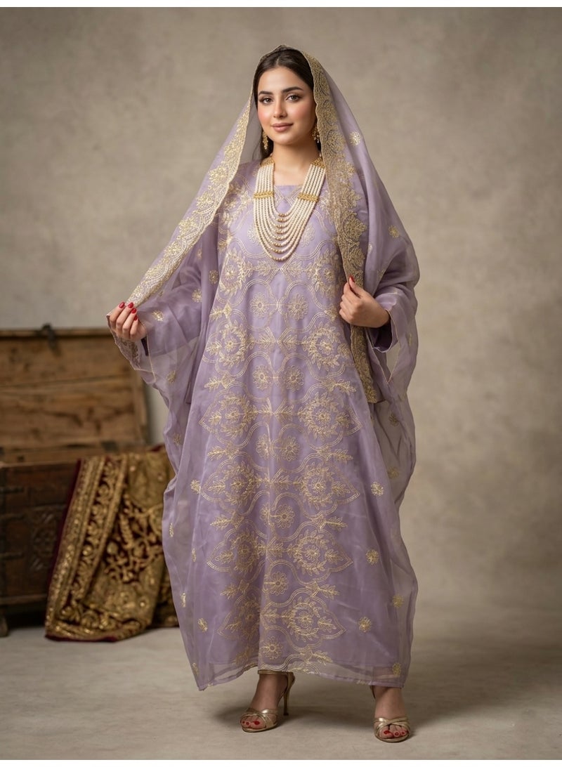 BHNS A luxurious embroidered Hijazi-Hashemi organza embroidered jalabiya - a traditional Madani women's 3-piece set (dress, lining, and veil) perfect for National Day, Founding Day, celebrations, engagements, weddings, and other occasions. - Image 3