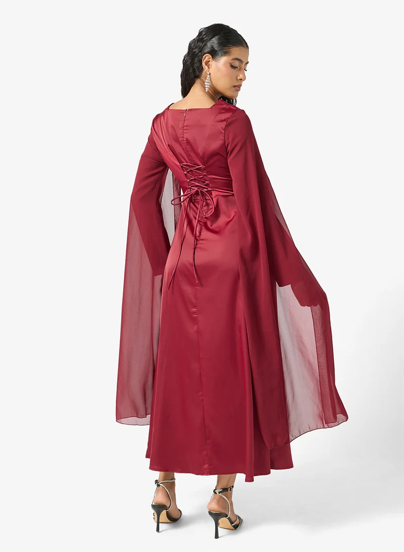 خزانة فستان بأكمام واسعة مبالغ فيها