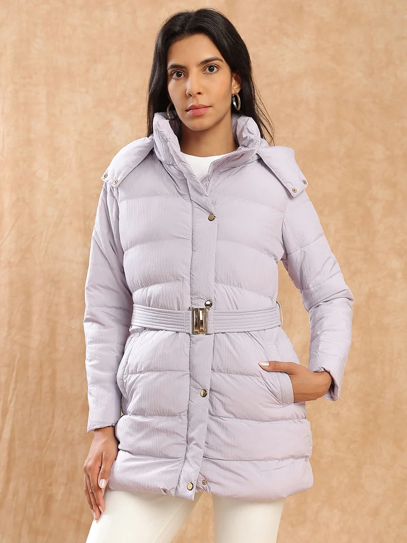 جلو باص جاكيت منتفخ نسائي بياقة عالية وأكمام طويلة وحزام من جلوبس، شتوي مع غطاء رأس قابل للإزالة