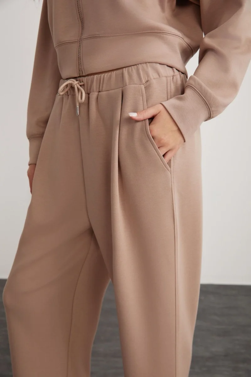 جريميلانج Gıada Women's Elastic Waist Short Comfortable Leg Relaxed Fit Organic Cotton Mink Sweatpants