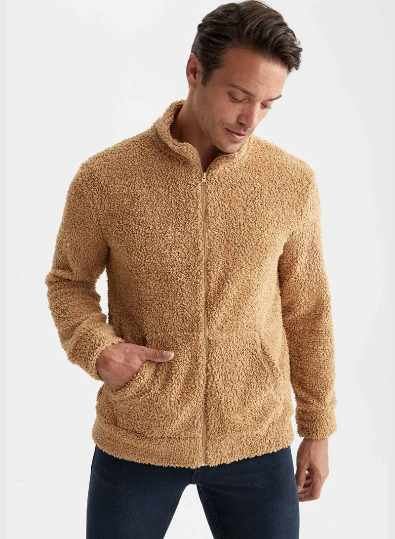 Man Long Sleeve Knitted Jacket