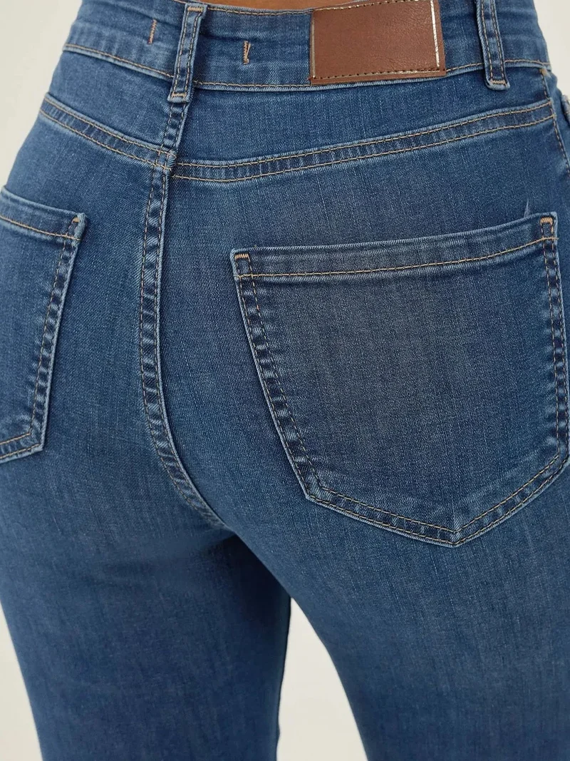 زوبعة جينز واسع