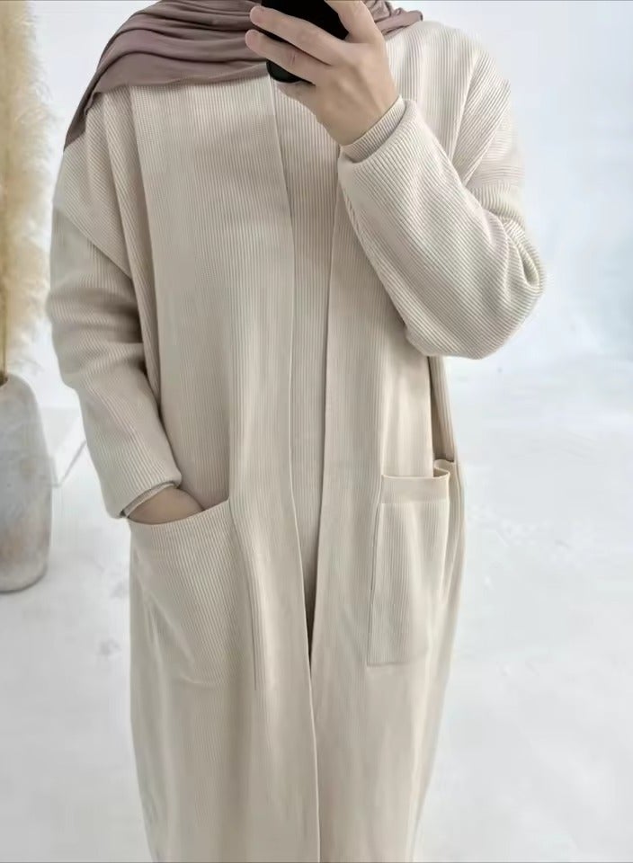 عباية شتوية باللون البيج بتصميم جيب مزدوج - Image 1