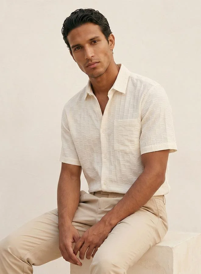 Iconic Iconic Regular Fit Spread Collar Jacquard Short Sleeves Shirt