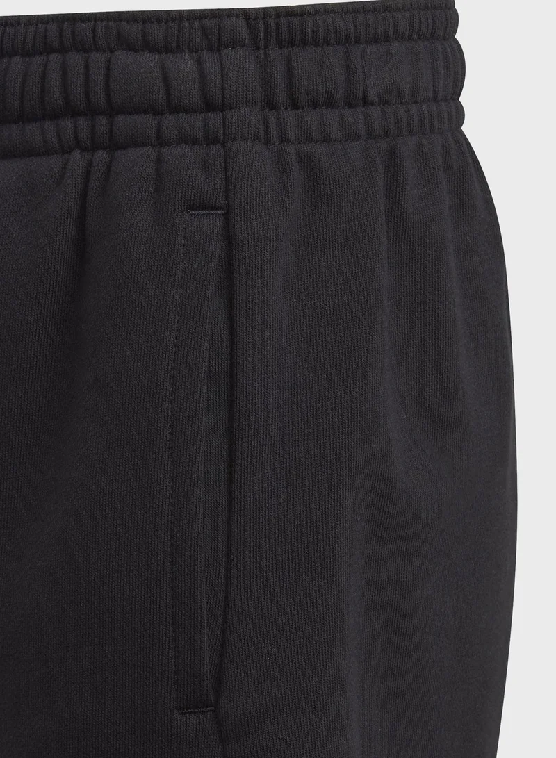 adidas شورت مزين بشعار الماركة