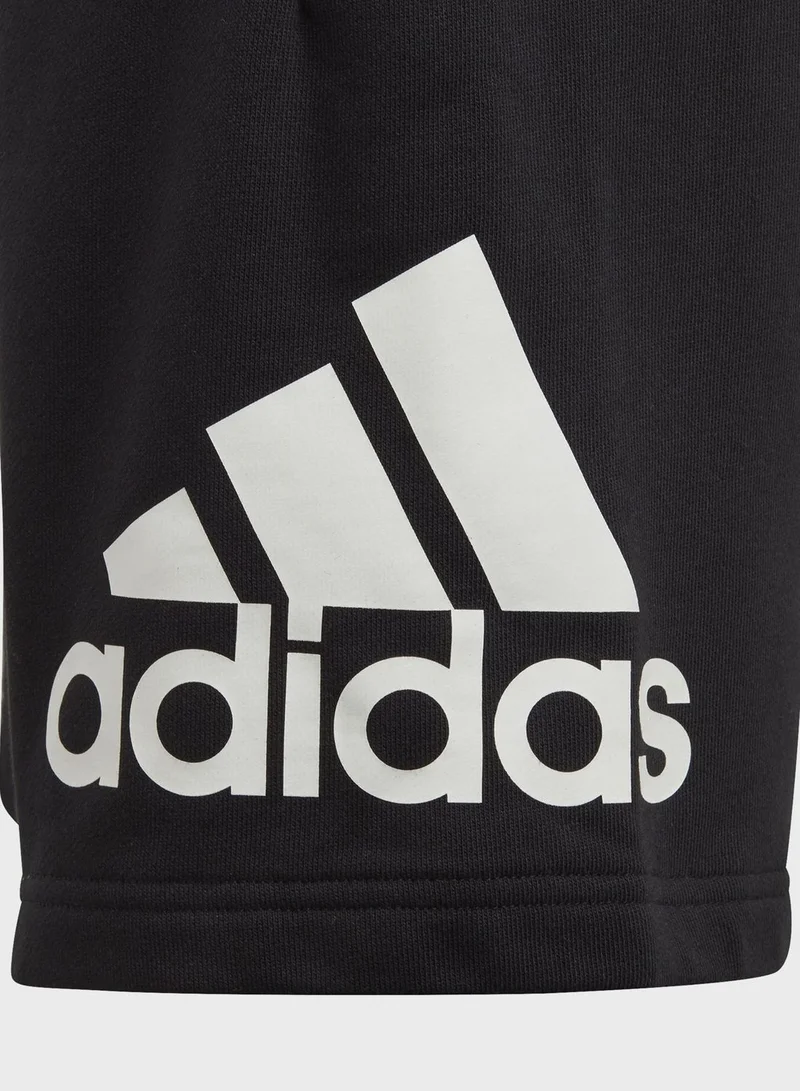 adidas شورت مزين بشعار الماركة