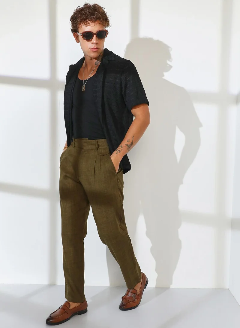 Campus Sutra Campus Sutra Men's Moss Green Tailored Linen-Blend Trousers For Casual Wear | Mid-Rise | 2 Pockets | Button Closure | Trousers Crafted With Comfort Fit For Everyday Wear