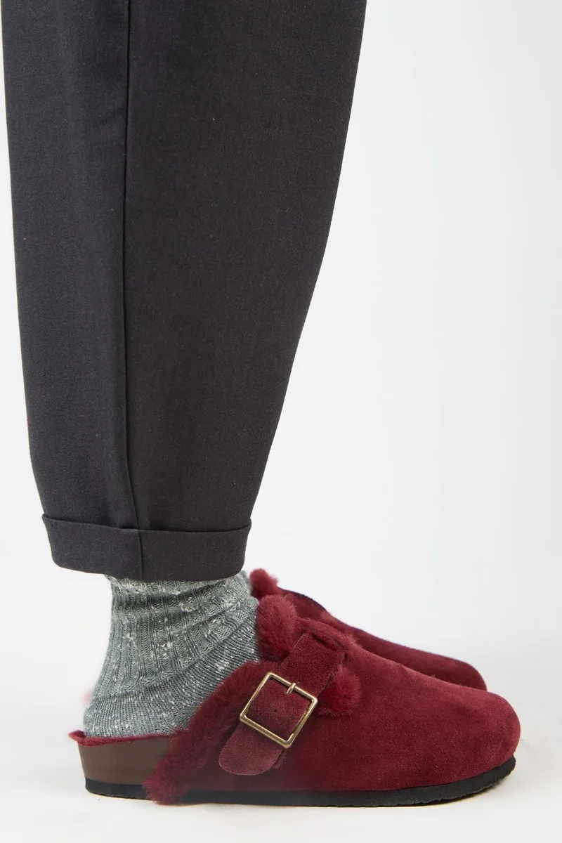 مانجيرو قباقيب نسائية من الجلد الطبيعي من مانيجيرو (زيتا 2 مبطنة بالفرو) باللون العنابي