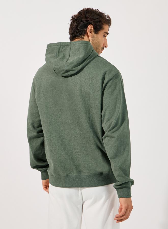 ستايلي هودي بقصة مريحة وطبعة صغيرة - Image 4