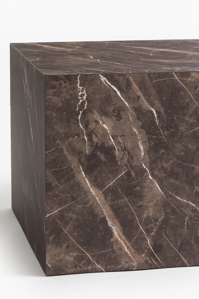 اتش اند ام طاولة قهوة بشكل مكعب