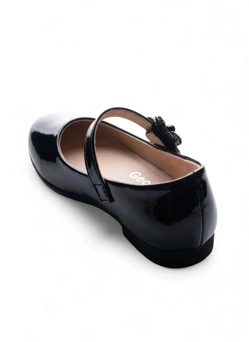Geoomnii  Junior Girls’ Closed Flat Shoes – Comfortable, Lightweight & Everyday Wear for Women | Best Price UAE