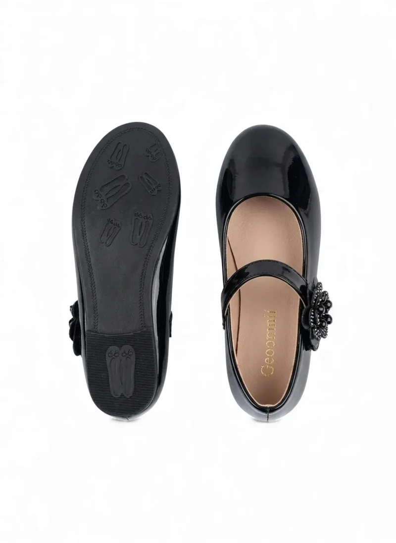 Geoomnii  Junior Girls’ Closed Flat Shoes – Comfortable, Lightweight & Everyday Wear for Women | Best Price UAE