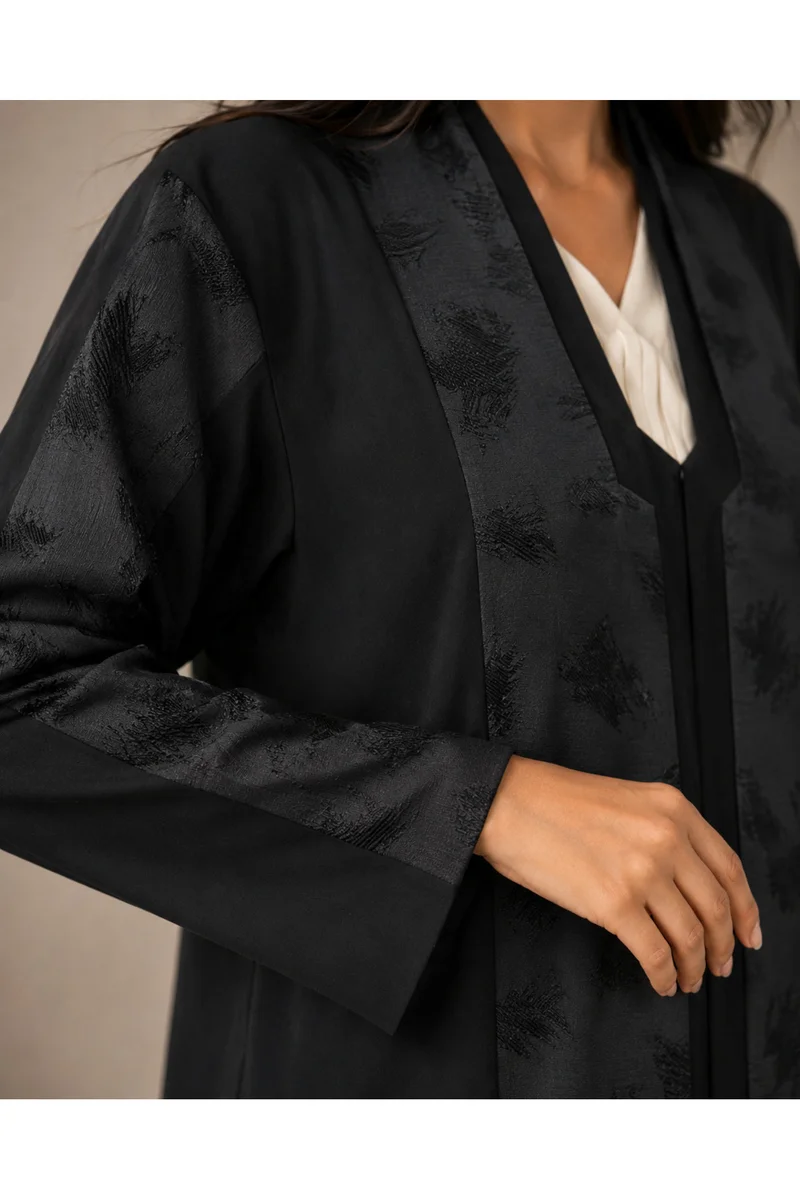 كافالي عباية نسائية سوداء طويلة بألواح جاكار بنفس اللون