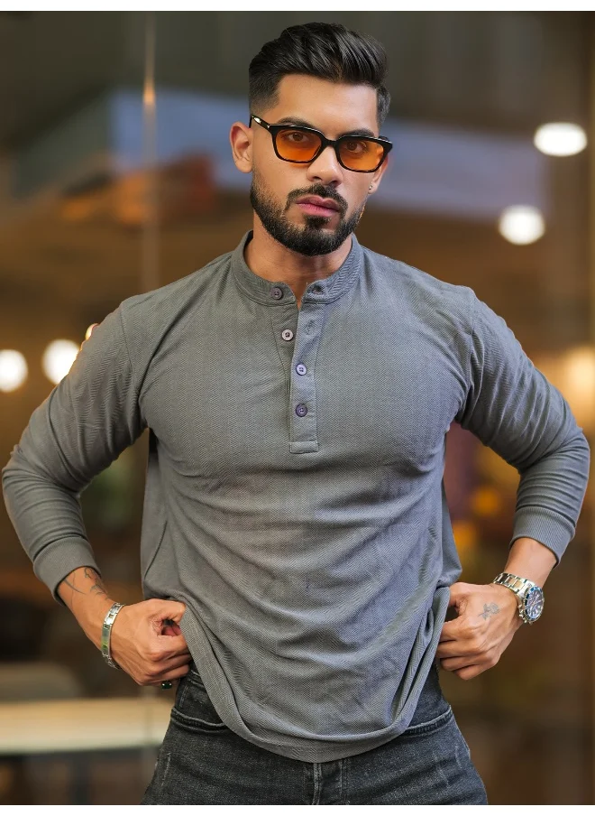 مانياك Mens Solid Textured Henly Neck Full Sleeve Dark Grey Slim Fit T-Shirt