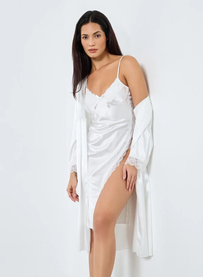 تايك تو طقم قميص نوم بفتحة جانبية مع روب وحواف دانتيل