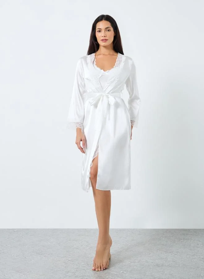 تايك تو طقم قميص نوم بفتحة جانبية مع روب وحواف دانتيل