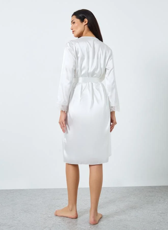 تايك تو طقم قميص نوم بفتحة جانبية مع روب وحواف دانتيل