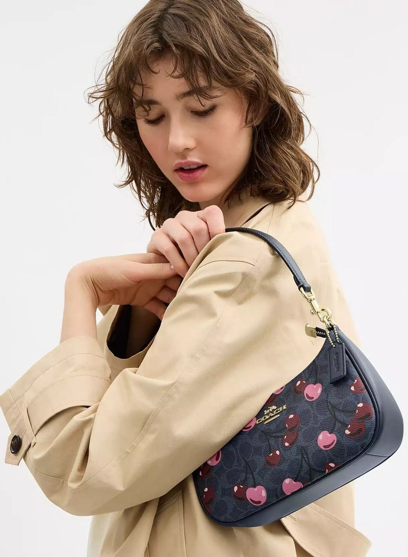 كوتش اوت ليت حقيبة كتف كوتش تيري من قماش مميز بطبعة الكرز، حقيبة يد نسائية، حقيبة هوبو نسائية، حقيبة توت نسائية، حقيبة سفر نسائية. - Image 2