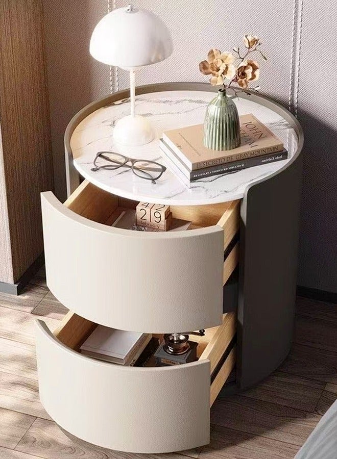 سي آند سي هوم طاولة جانبية دائرية حديثة مع سطح من الرخام ودرجين للتخزين - طاولة جانبية معاصرة بجانب السرير بتصميم بسيط، ولمسة نهائية من الجلد الصناعي، وأدراج ناعمة الإغلاق - طاولة مميزة أنيقة لغرفة النوم أو غرفة المعيشة أو المكتب 45 × 45 × 50 سم. - Image 2