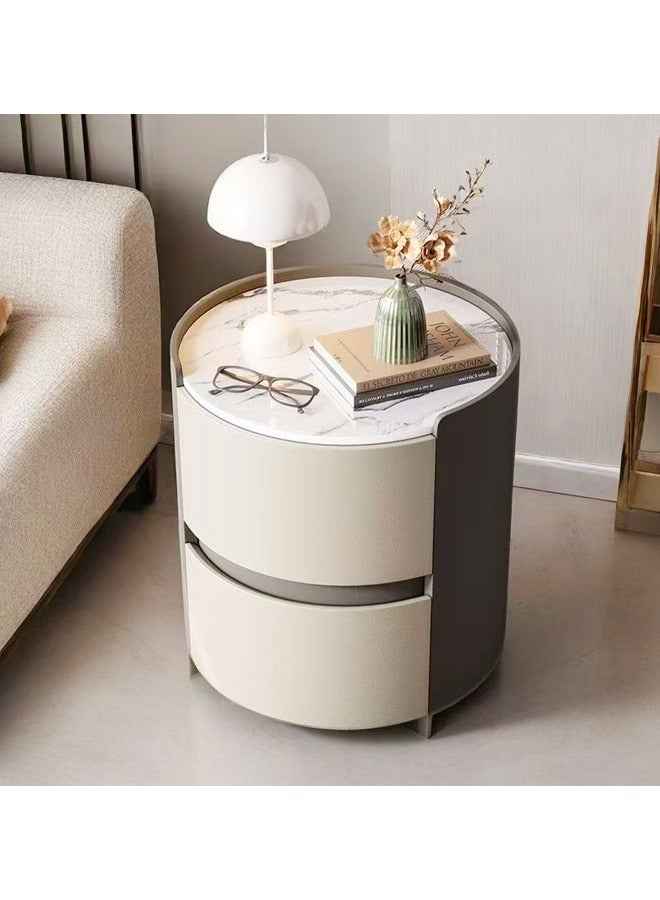 سي آند سي هوم طاولة جانبية دائرية حديثة مع سطح من الرخام ودرجين للتخزين - طاولة جانبية معاصرة بجانب السرير بتصميم بسيط، ولمسة نهائية من الجلد الصناعي، وأدراج ناعمة الإغلاق - طاولة مميزة أنيقة لغرفة النوم أو غرفة المعيشة أو المكتب 45 × 45 × 50 سم. - Image 5