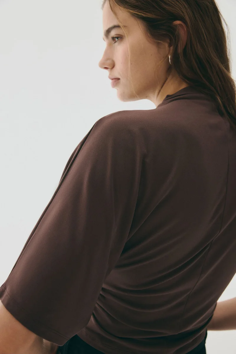 اتش اند ام بلوزة منسدلة