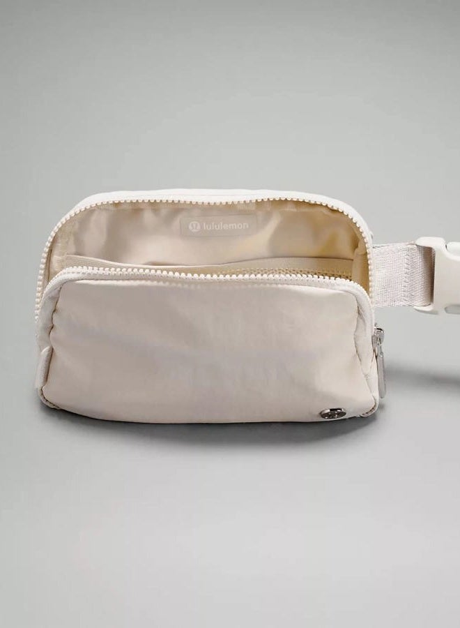 Lululemon حقيبة حزام لولوليمون أثلتيكا في كل مكان 1 لتر (أبيض) - Image 3