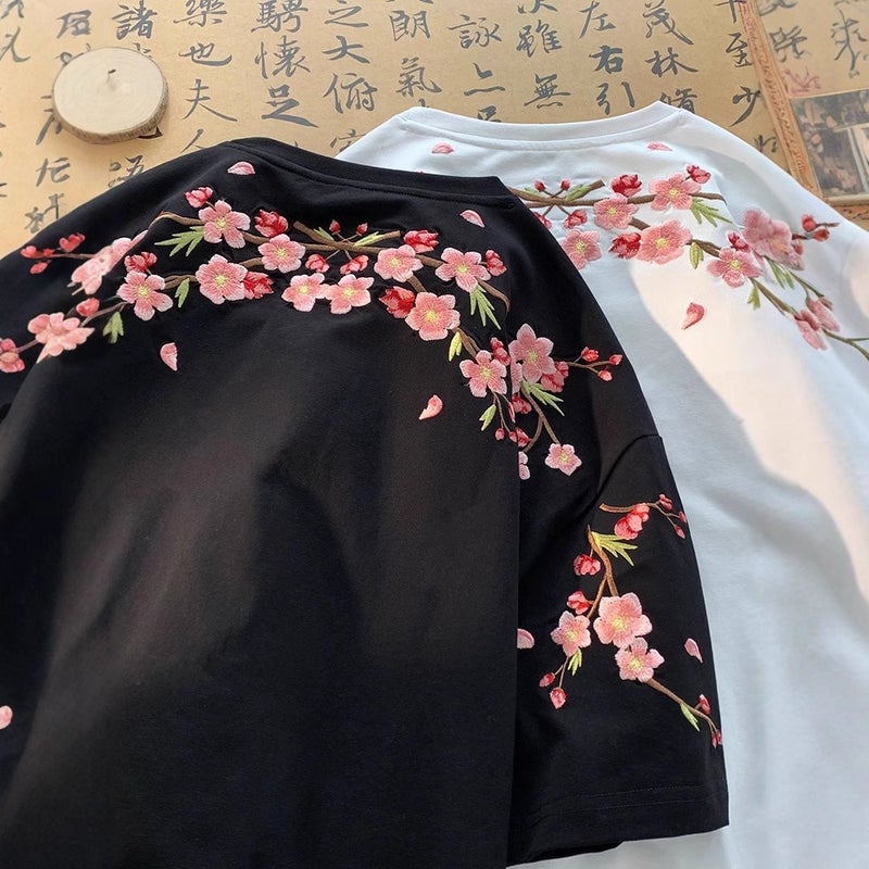 New Chinese Style Plum Blossom Print T-Shirt For Men And Women, Spring National Trend High Street Round Neck Couple Short-Sleeved Youth Sports T-Shirt - Image 4