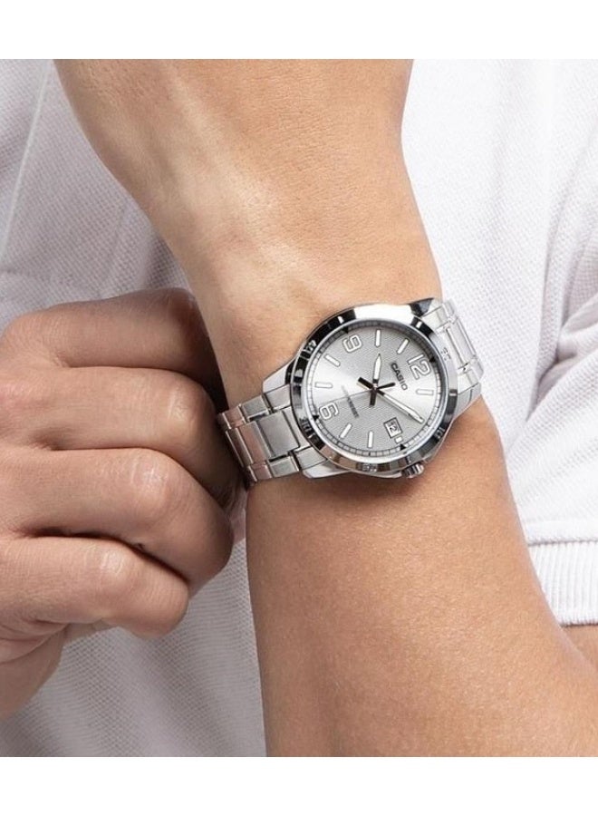 كاسيو ساعة كاسيو للرجال من الفولاذ المقاوم للصدأ باللون الفضي MTP-V004D-7B2UDF - Image 2