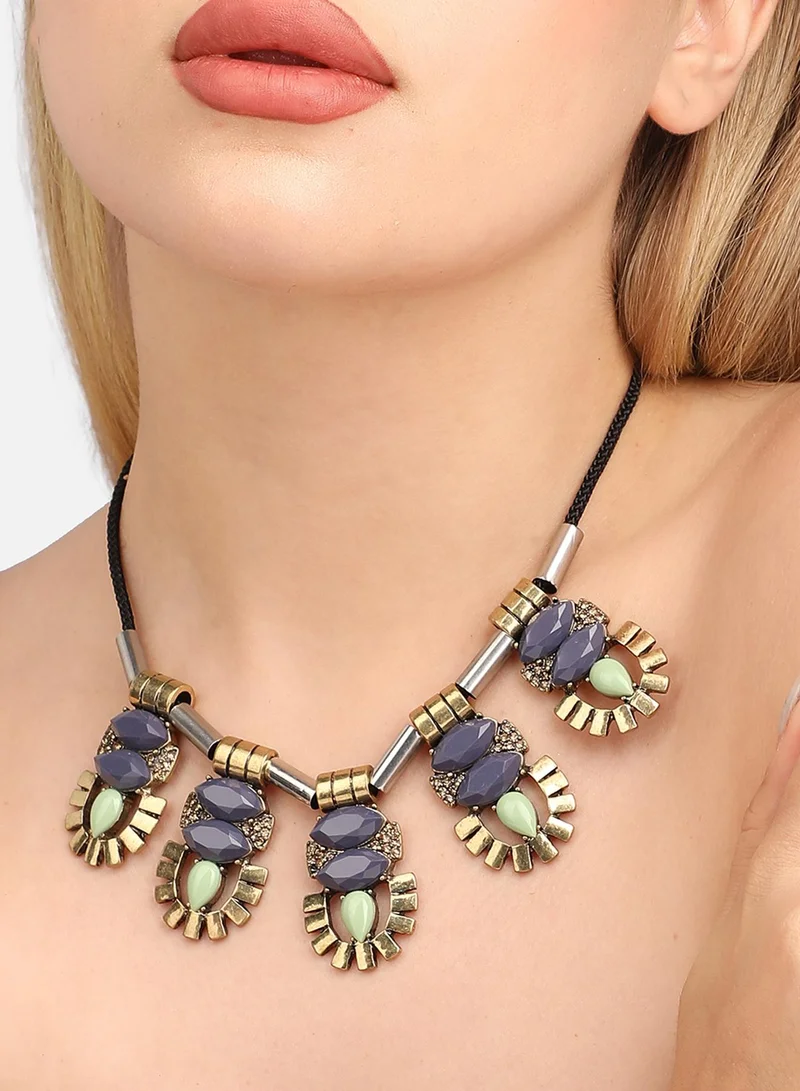 سوهي قلادة مصممة بأحجار متعددة الألوان