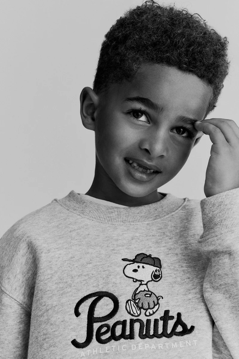 اتش اند ام سويت شيرت فضفاضة ذات طبعة