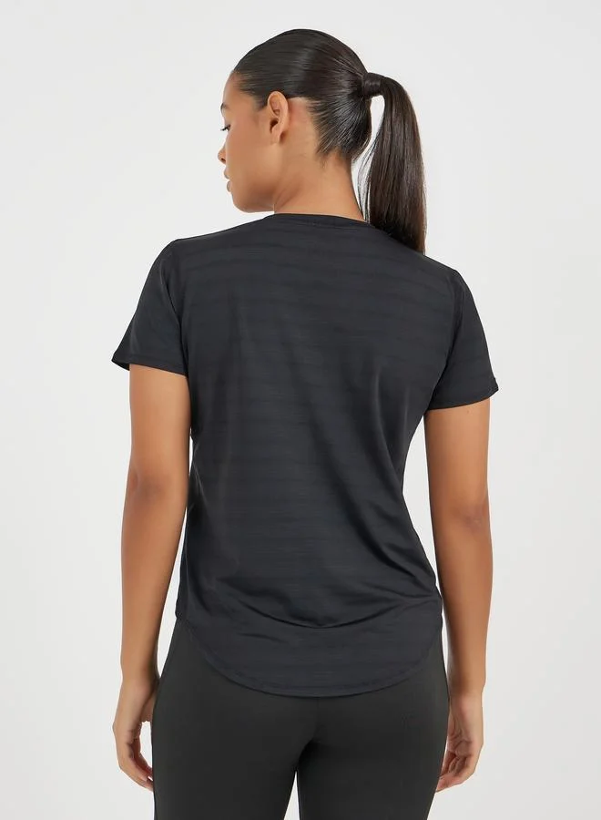 Styli Active Textured Curved Hem Short Sleeve Top