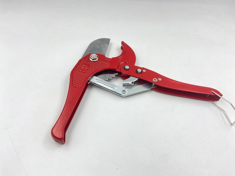 Self Lub HAXO Ratchet Pipe Cutter, Multi-Material Compatible for PVC/PPR/PE/Plastic Hoses, Ergonomic Handle with Textured Grip, Red - Image 3