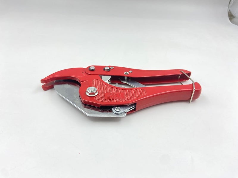 Self Lub HAXO Ratchet Pipe Cutter, Multi-Material Compatible for PVC/PPR/PE/Plastic Hoses, Ergonomic Handle with Textured Grip, Red - Image 5