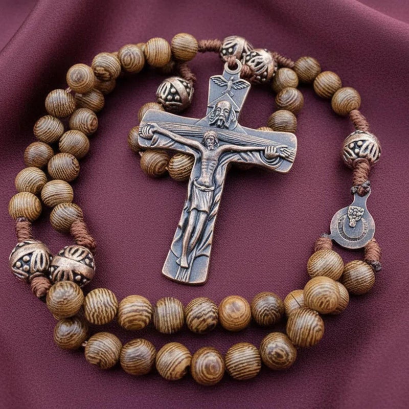 Nazareth Store مسبحة خشبية بلوط من متجر الناصرة مع ميدالية العذراء مريم وصليب يسوع الروح القدس، مصنوعة يدويًا - Image 3