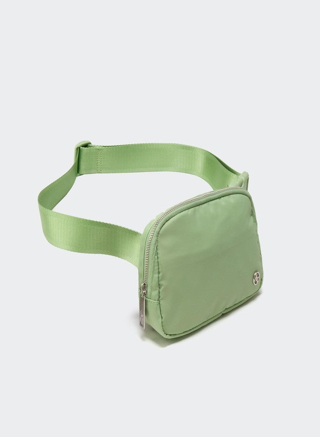 Pander حقيبة خصر نسائية من باندر، حقائب خصر عصرية، حقائب كروس بودي، حقيبة خصر بحزام قابل للتعديل، لون أخضر هليون، 7.5 بوصة × 2 بوصة × 5 بوصة (19 سم × 5.5 سم × 13 سم) - Image 3