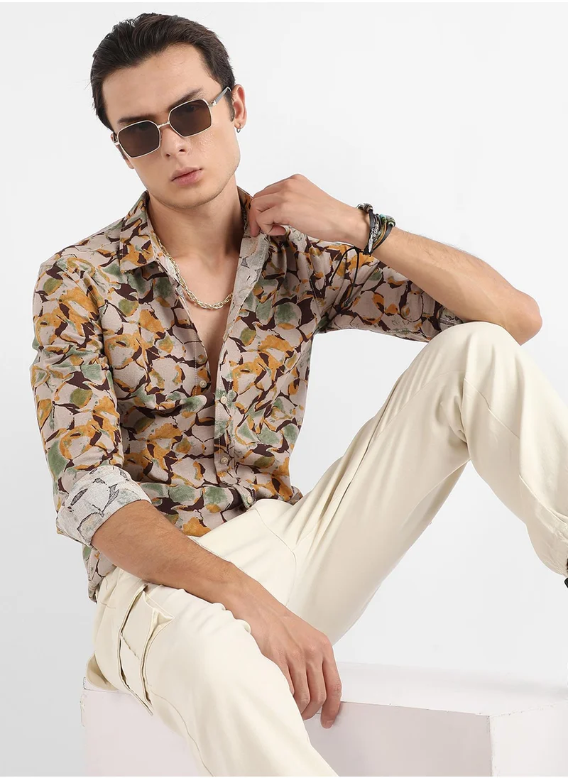 كامبوس سوترا Campus Sutra Men's Beige & Green Artistic Floral Cluster Shirt For Casual Wear | Spread Collar | Long Sleeve | Button Closure | Cotton Shirt Crafted With Comfort Fit For Everyday Wear