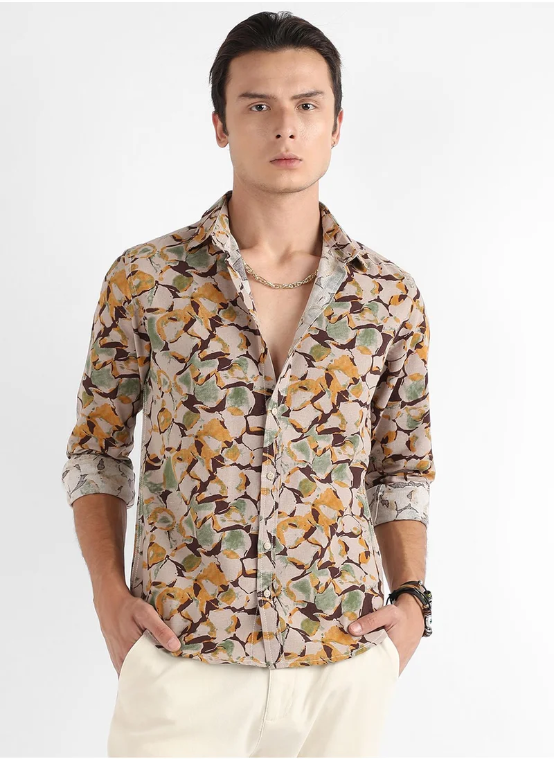 كامبوس سوترا Campus Sutra Men's Beige & Green Artistic Floral Cluster Shirt For Casual Wear | Spread Collar | Long Sleeve | Button Closure | Cotton Shirt Crafted With Comfort Fit For Everyday Wear