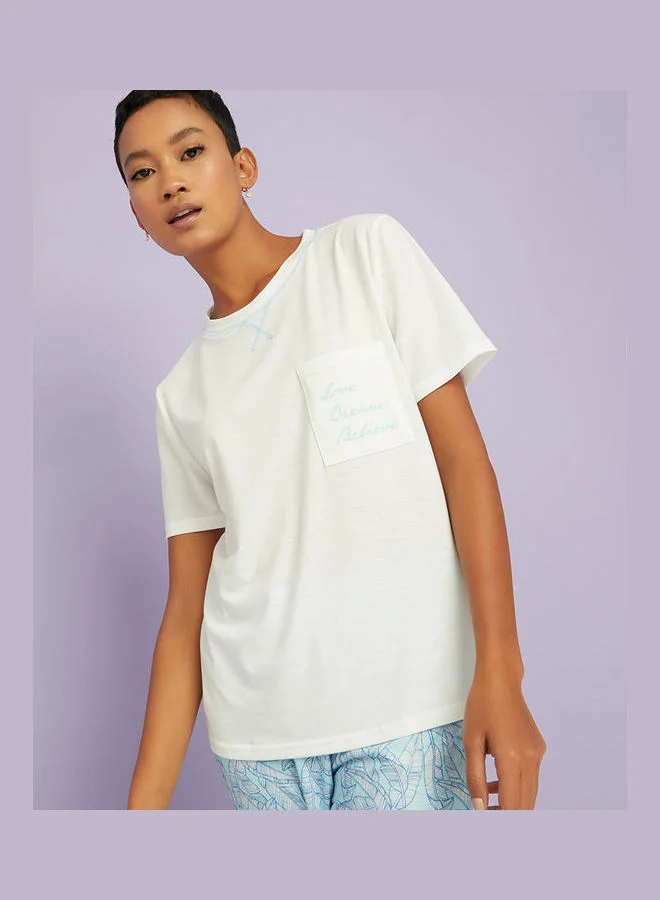 Styli Contrast Stitch Slogan Pocket Detail Tshirt and Feather Print Pyjama Set