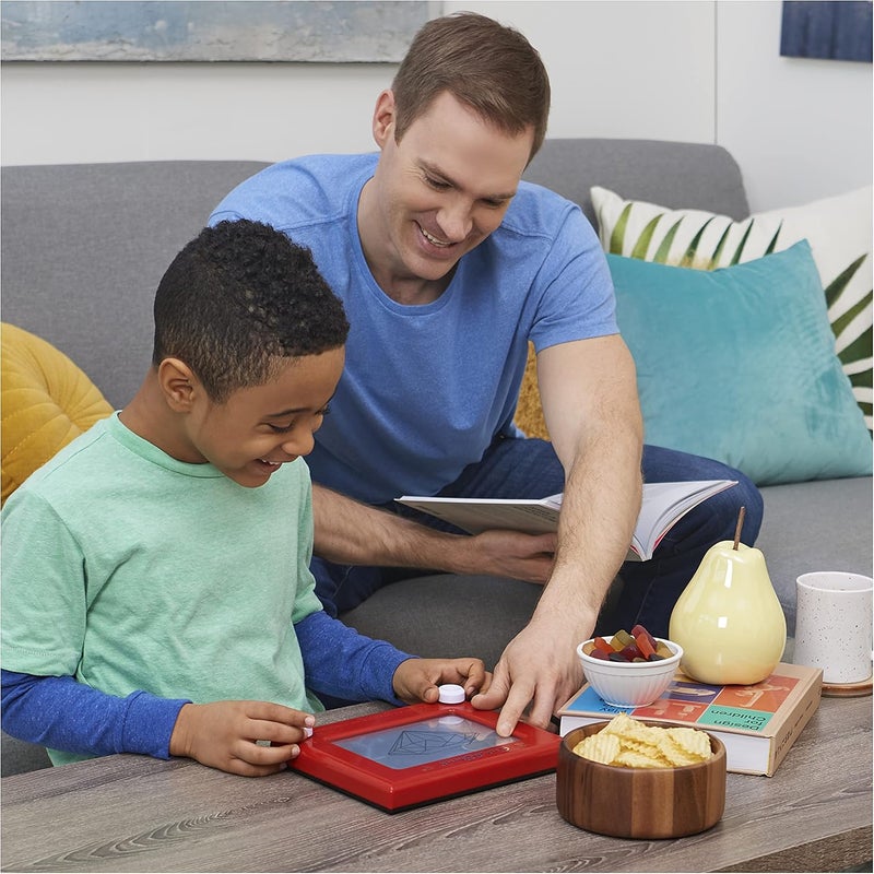 Etch A Sketch Classic, Drawing Toy with Magic Screen, for Ages 3 and up (Style May Vary) - Image 4