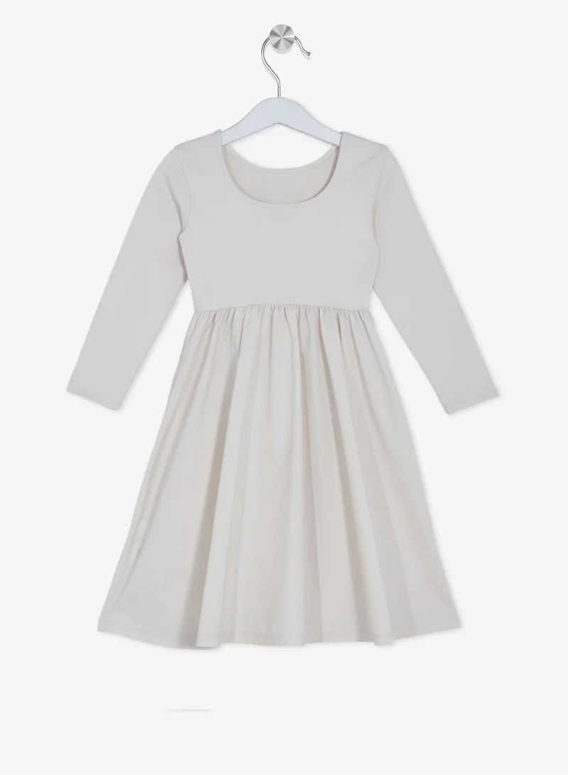 كالفن كلاين جينز فستان قصير بقصة ضيقة وواسعة بشعار الشباب