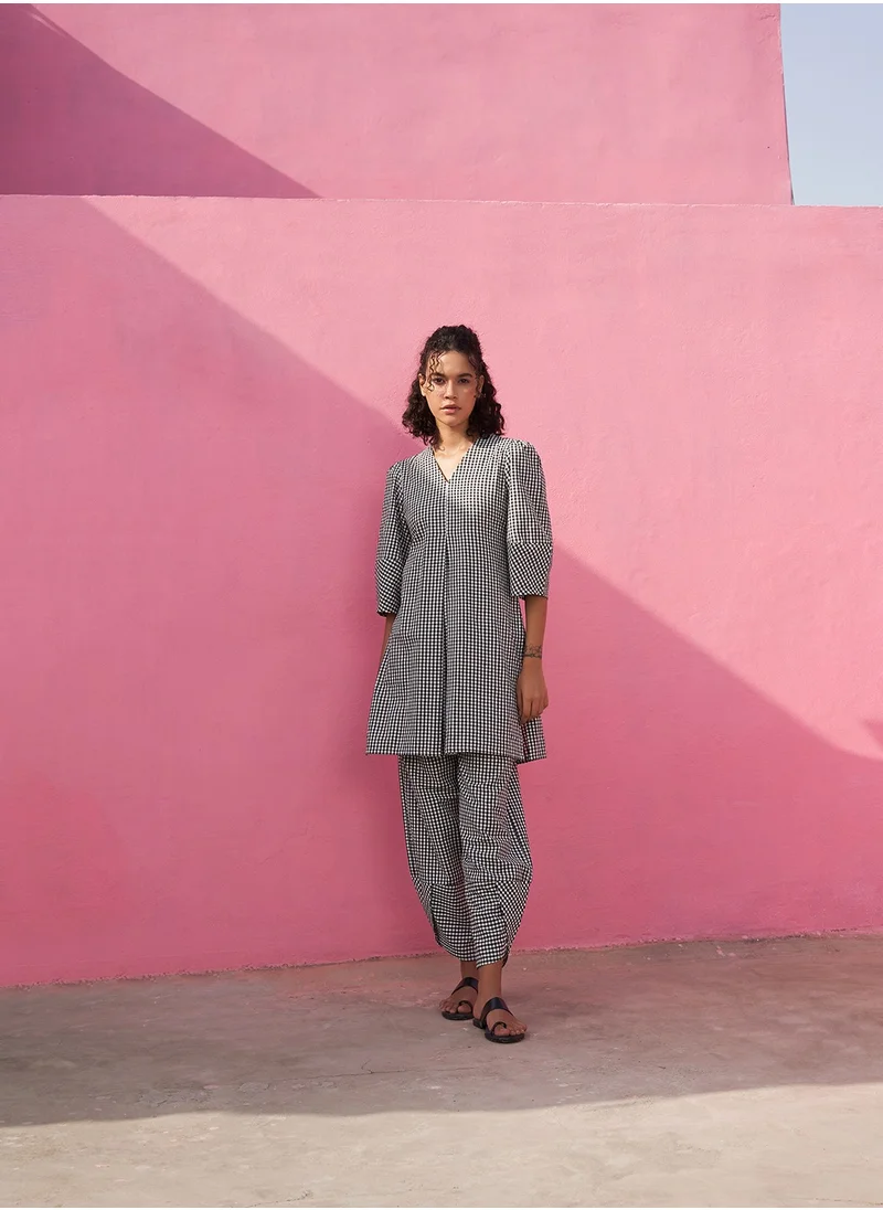 Abhishti Box Pleated Gingham Checks Kurta