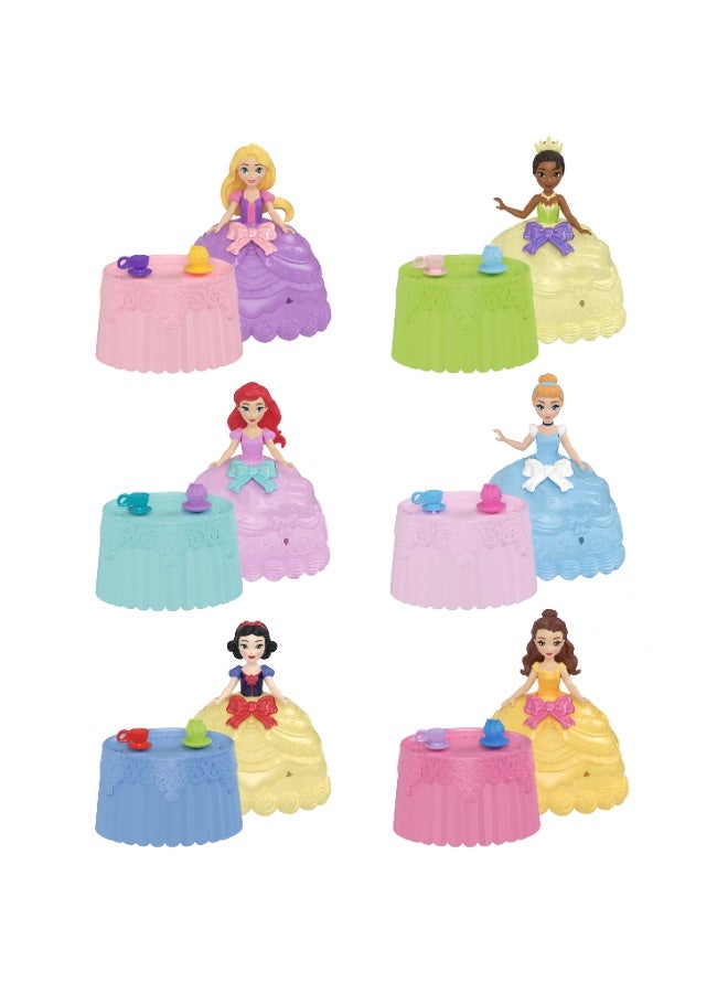 Disney Princess ألعاب الأميرة، دمية صغيرة كعكة مفاجأة مع 5 مفاجآت تشمل دمية و 2 ملحقات حفلة شاي، مستوحاة من الأفلام (الدمى قد تختلف) - Image 2