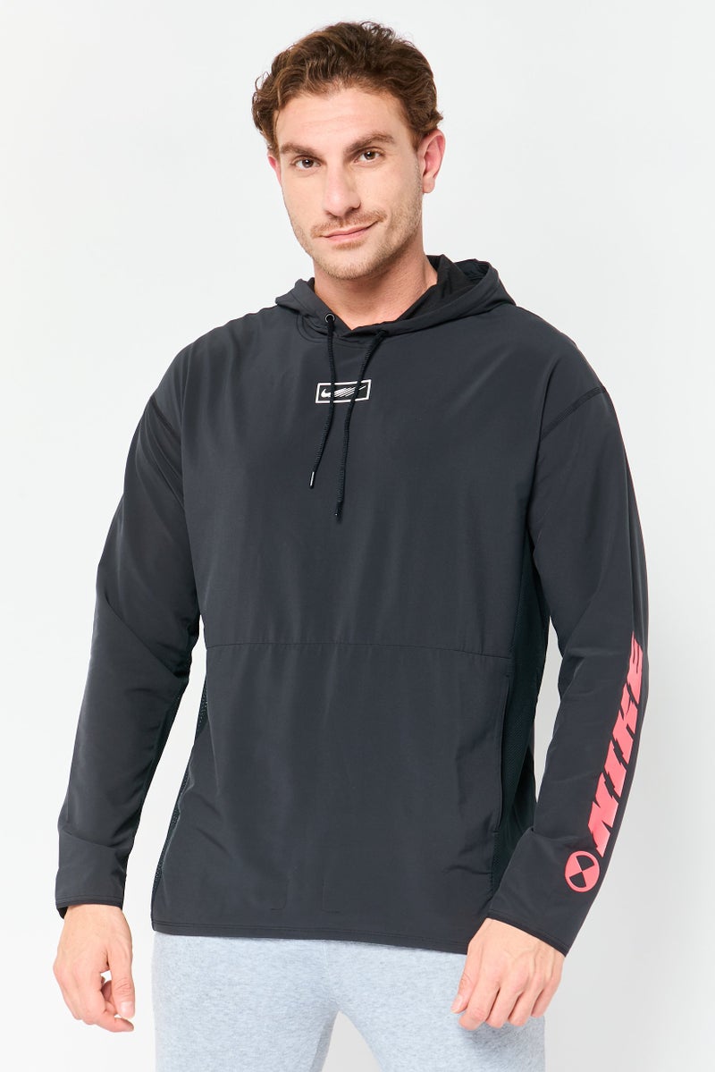 Nike هودي تدريب بأكمام طويلة للرجال بتصميم قياسي، أسود - Image 1