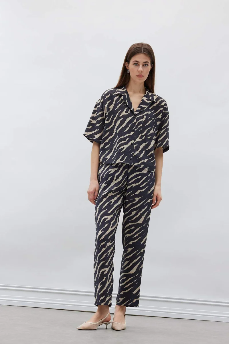 ديفاكتو Carrot Fit Regular Hem Double Pocket Printed modal Trousers