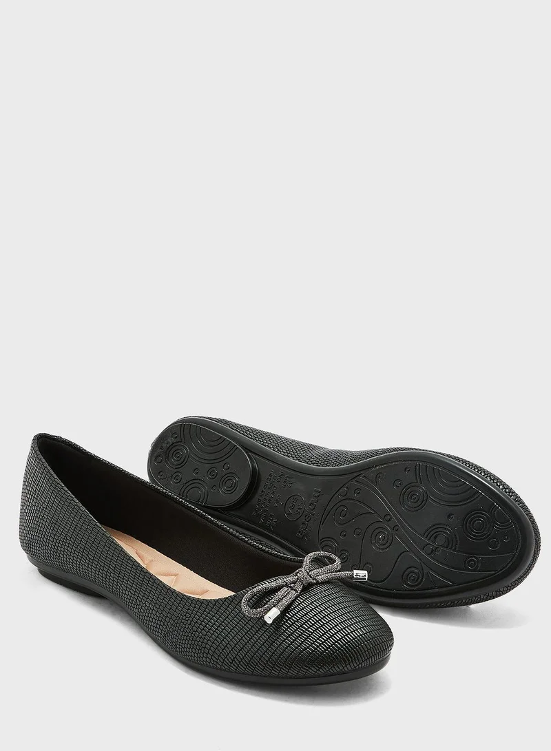 MOLECA Azalea Close Toe Ballerinas