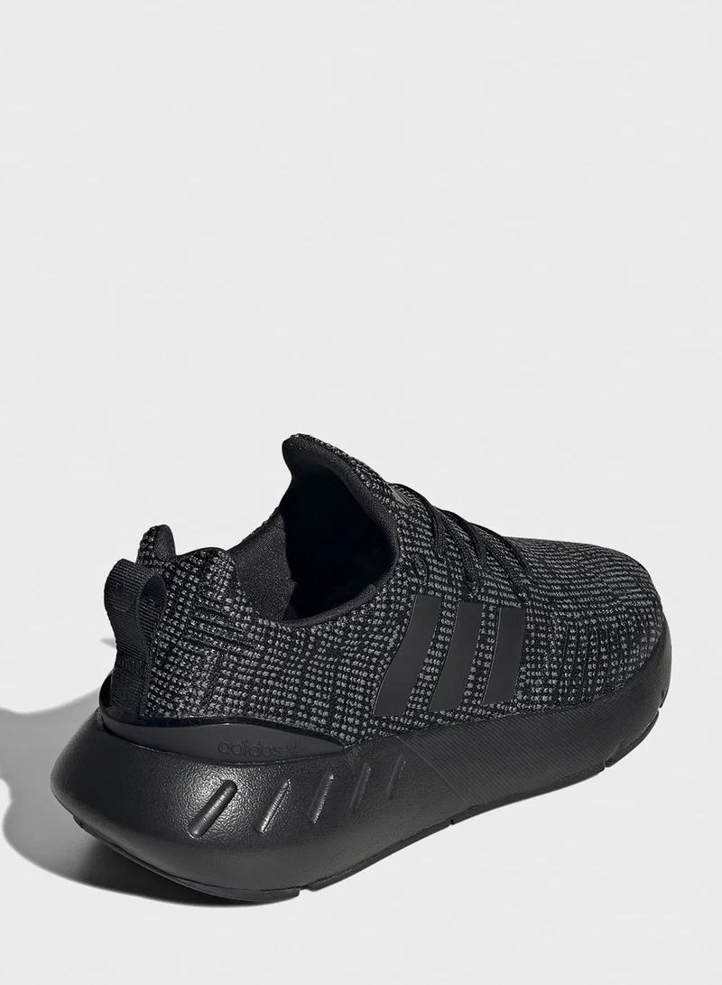 adidas حذاء سويفت رن 22