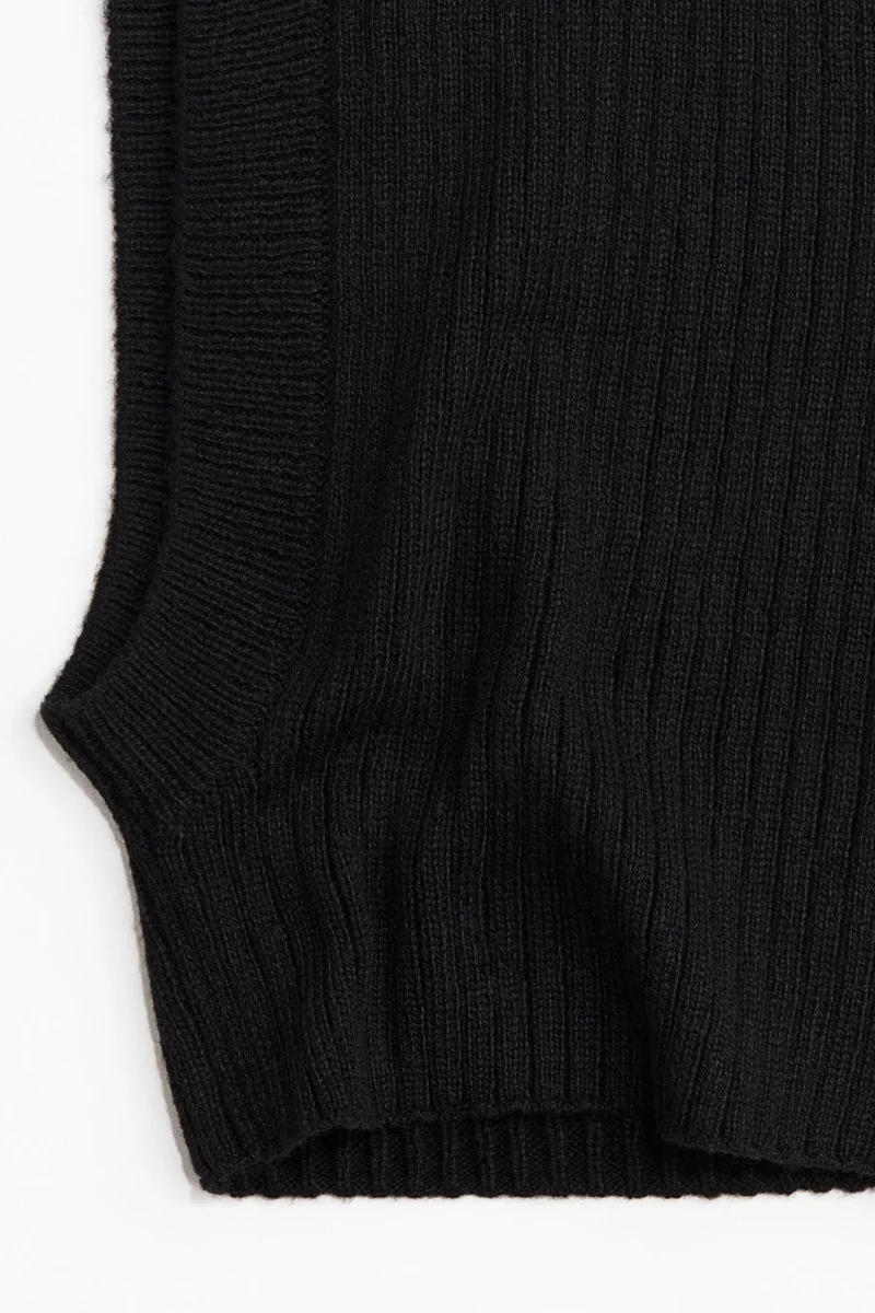 اتش اند ام قبعة باكلافا من قماش محبوك ومرن