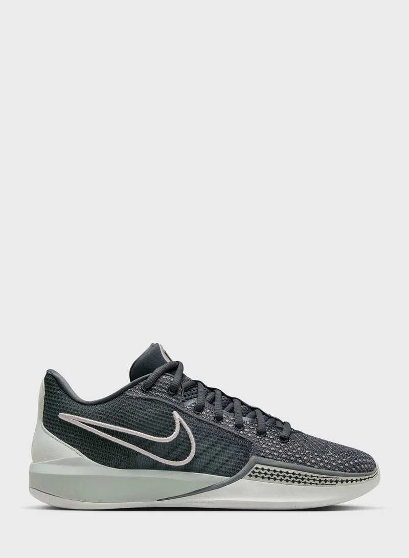 Nike Sabrina 1