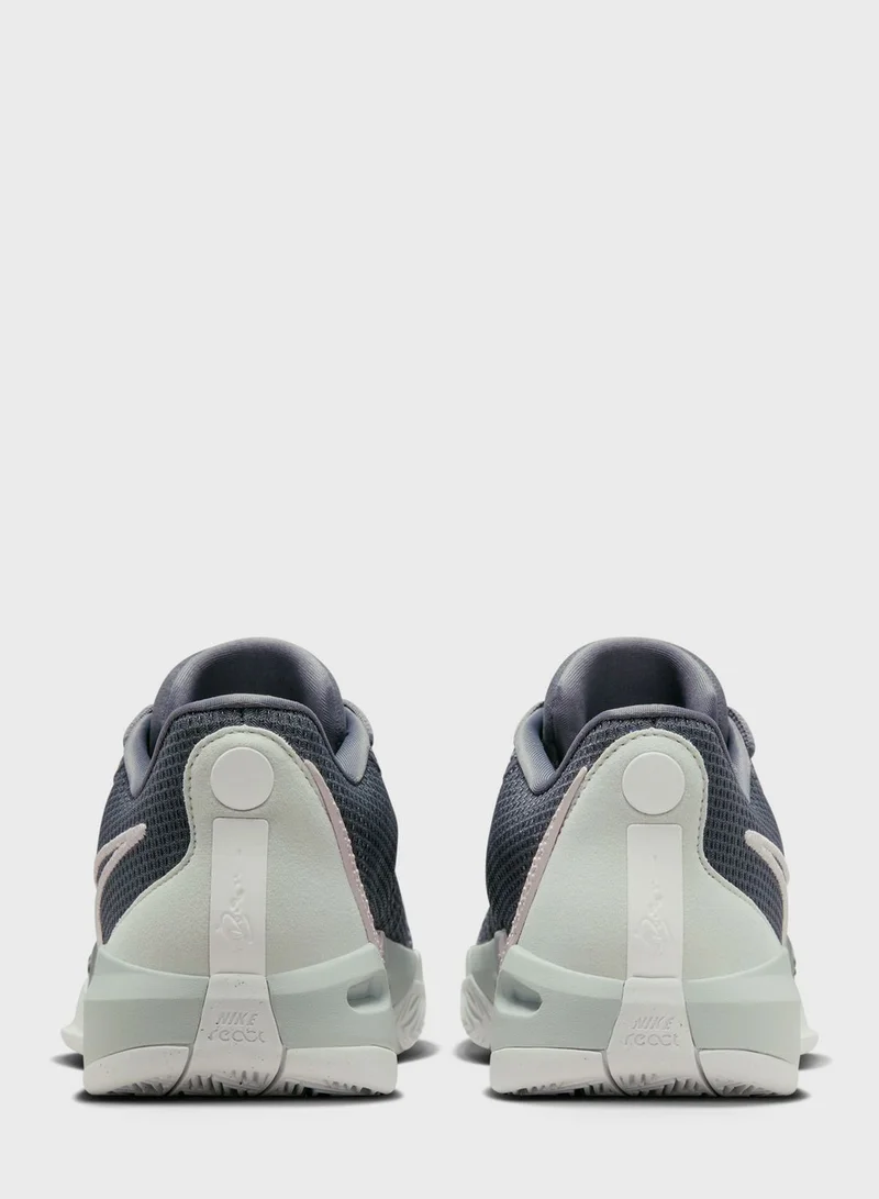 Nike Sabrina 1