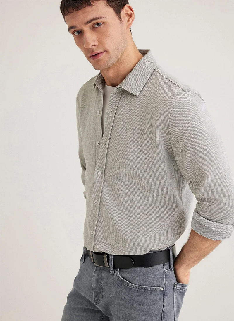 مافي قميص أخضر